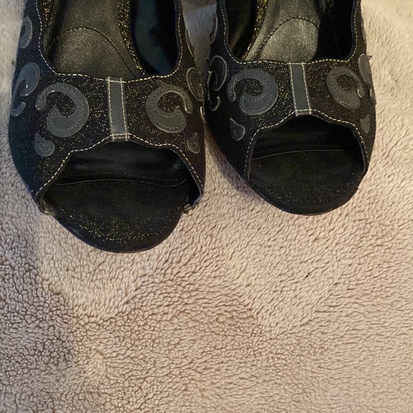 House of Dereon Heels - Picture 2 of 11